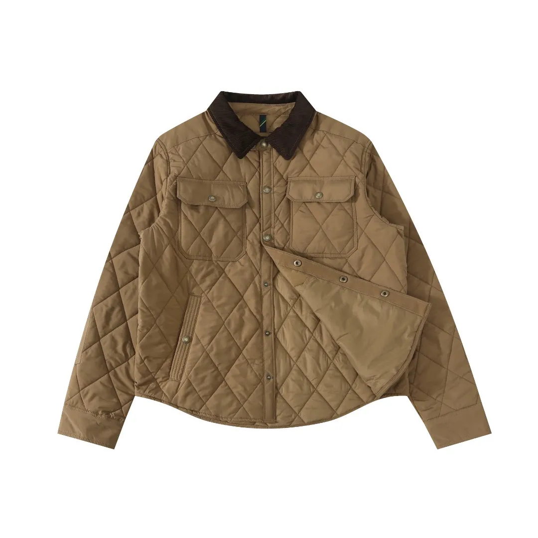 P370 #59 Ralph Lauren classic rhombus quilted cotton jacket for men and women. Inspired by retro workwear, it blends with contemporary British style. The imported machine-pressed rhombus quilting is accurately aligned, and the three-dimensional H-shaped tailoring is neat and slim. It is not bulky when layered in autumn and winter, and still maintains a light style.  Texture is reflected in the details: customized metal buckles, corduroy lapels, breathable eyelets under the arms, and slits on the hem, all replicating the brand's high-end genes. All excipients are standardized!  Five colors to choose from: black/khaki/brown/green/navy blue, easy to switch between commuting, leisure, and travel occasions. Function and appearance coexist: 37.5°C temperature control black technology, breathable and moisture-proof, anti-slip cotton patented fabric, temperature-locking, soft and waxy, durable and stylish. A retro warm-keeping item that can handle low temperatures calmly. The details are all made of craftsmanship, and the style has no limits. It has a classy look that will turn heads.  Color: Khaki Black Navy Green Brown Size: S M L